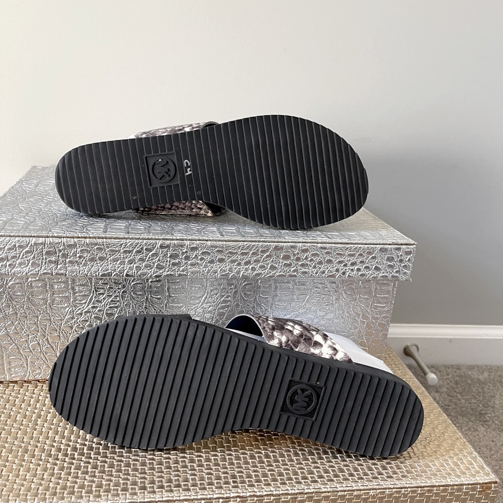 NWOT MICHAEL Michael Kors Leather Slide, Black/Snake Print, Size 8.5 - Picture 5 of 5